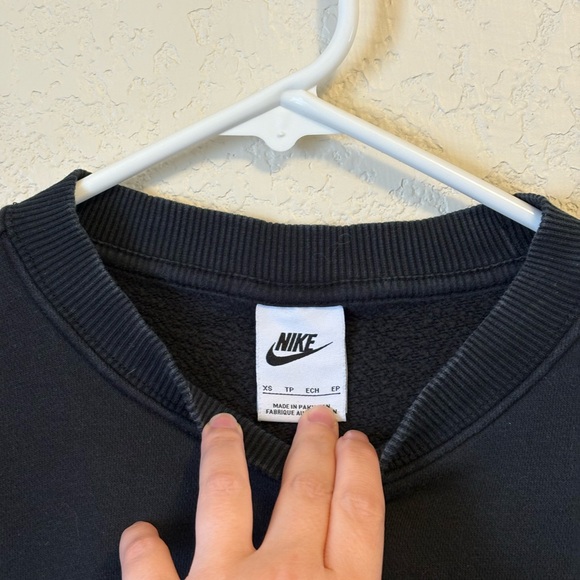 Oversized Women’s Nike Sweater - Picture 3 of 4
